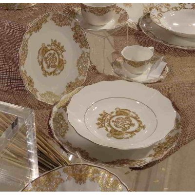 Service de plats 18 PCS Porcelaine blanche avec décoration dorée - Royal Family Sheffield -