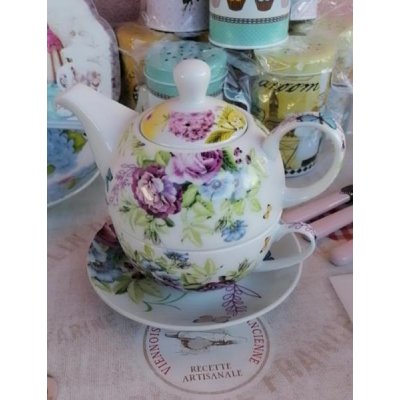 Porzellan-Teekanne mit Tasse und Untertasse – weiße und florale Verzierungen –