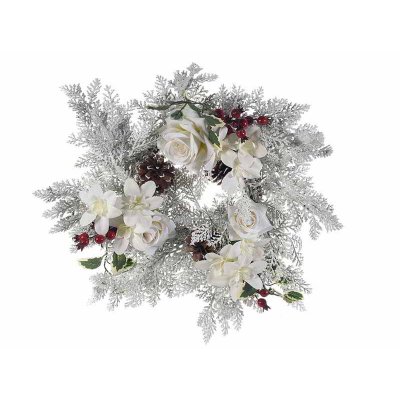 Schneebedeckter Weihnachtskranz mit Beeren und weißen Blumen - 