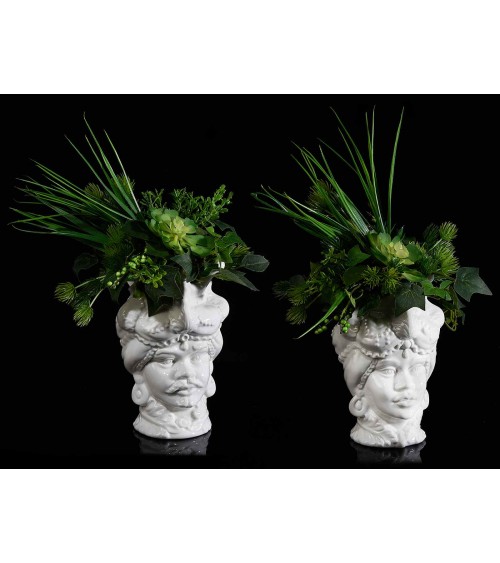 Paar mittelgroße dunkelbraune Vasen aus weißem Porzellan - 