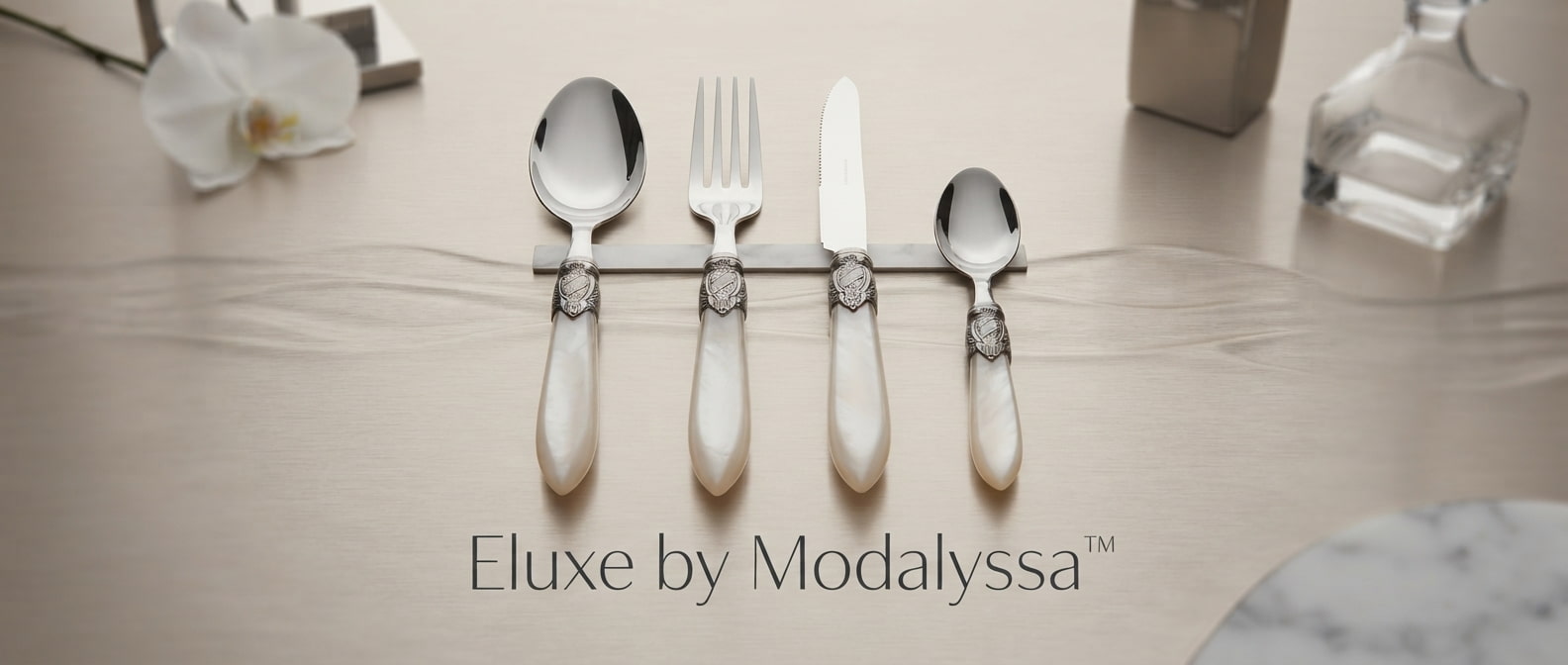 Set posate di lusso Modalyssa Eluxe avorio effetto madreperla con ghiera vittoriana